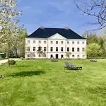 Nyaraló Reethues Am Schlossgut