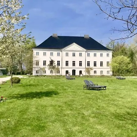 Semesterbostad Reethues Am Schlossgut