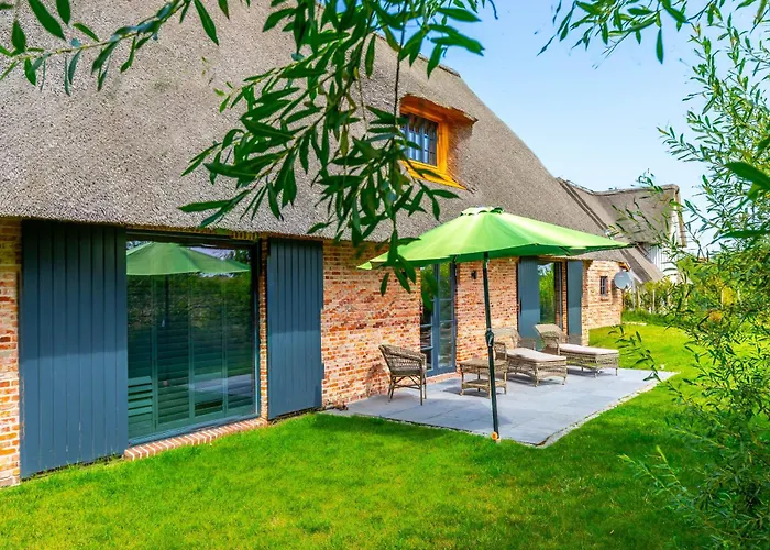 Holiday home Reethues Am Schlossgut Gross Schwansee