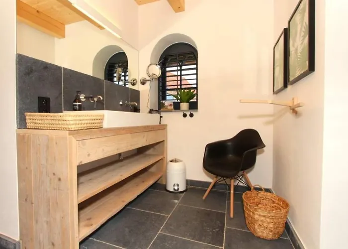 Reethues Am Schlossgut Groß Schwansee